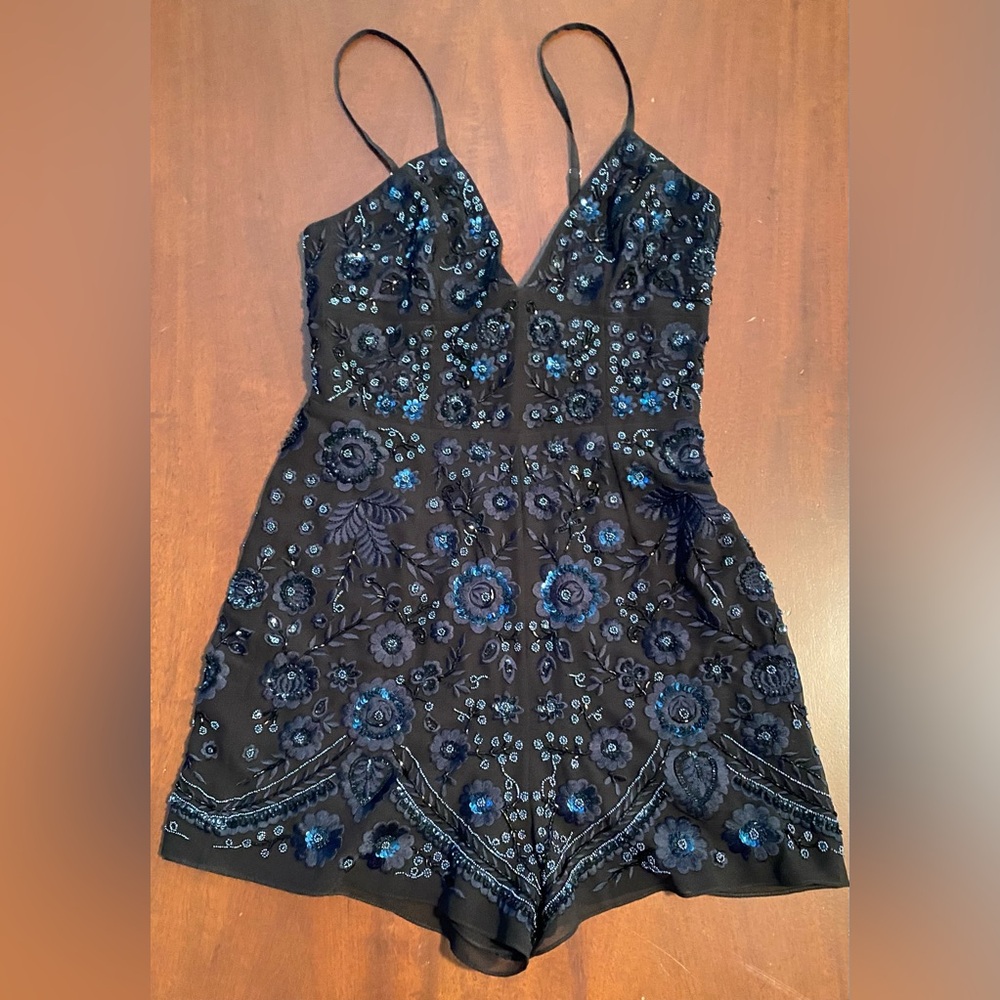 Needle & Thread $529 Sz 2 Embroidered Sequin Floral Romper EUC